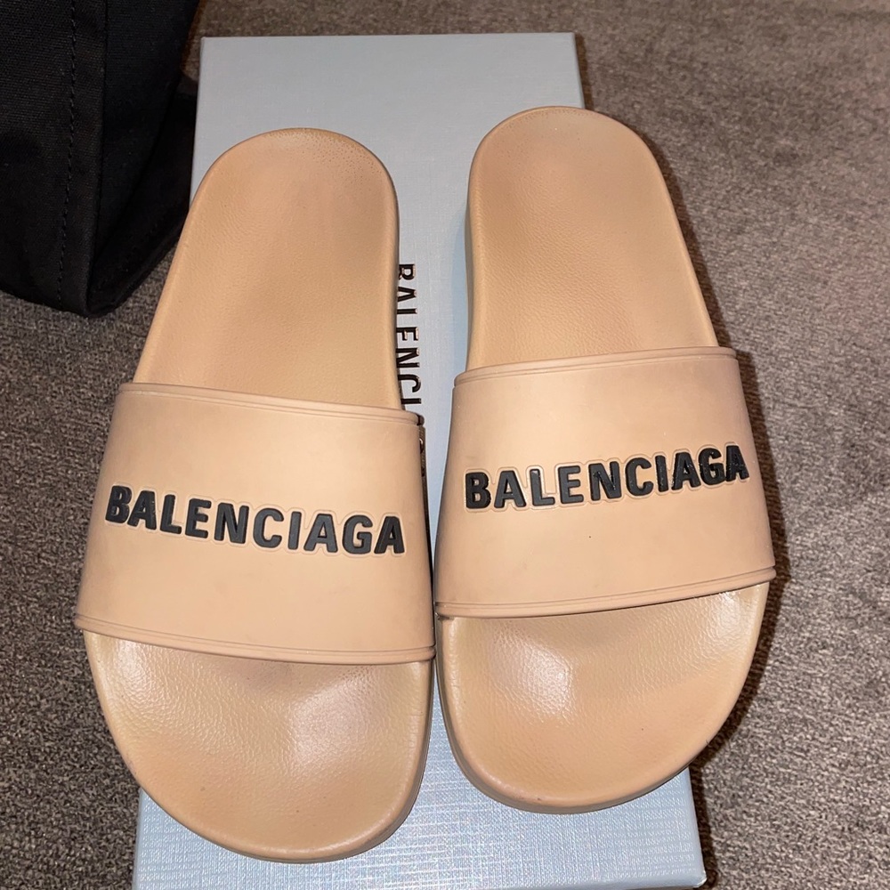 Balenciaga Pool slides